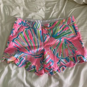 Scalloped Lilly Pulitzer buttercup shorts
